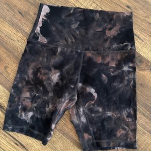Lululemon 10’ biker shorts